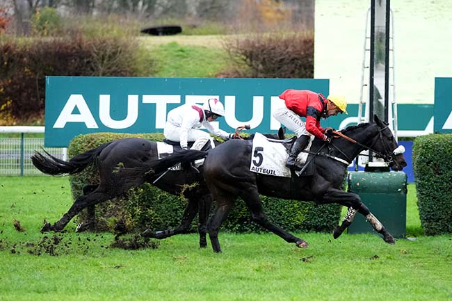 Photo d'arrivée de la course pmu PRIX MORGEX à AUTEUIL le Dimanche 7 décembre 2025