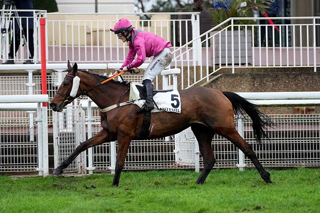 Photo d'arrivée de la course pmu PRIX ANDRE MICHEL à AUTEUIL le Dimanche 7 décembre 2025