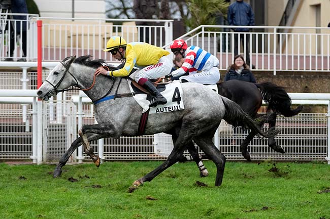 Photo d'arrivée de la course pmu PRIX LEON OLRY ROEDERER à AUTEUIL le Dimanche 7 décembre 2025