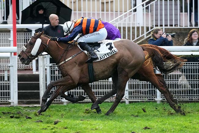 Photo d'arrivée de la course pmu PRIX FIFRELET à AUTEUIL le Dimanche 7 décembre 2025
