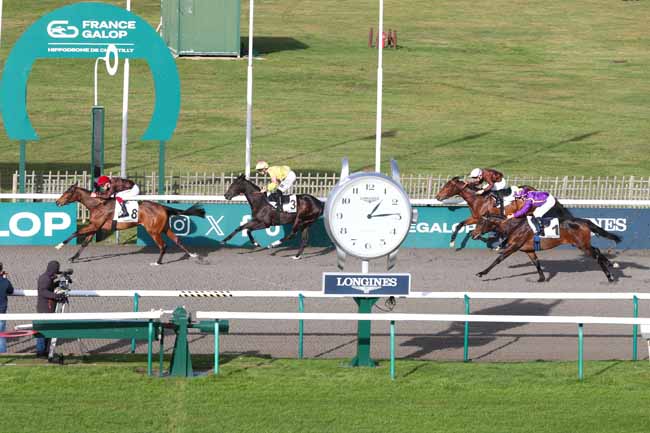 Photo d'arrivée de la course pmu PRIX DU ROND ALICANTE à CHANTILLY le Mardi 9 décembre 2025