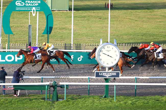 Photo d'arrivée de la course pmu PRIX DE LA PELOUSE AUX YEARLINGS à CHANTILLY le Mardi 9 décembre 2025