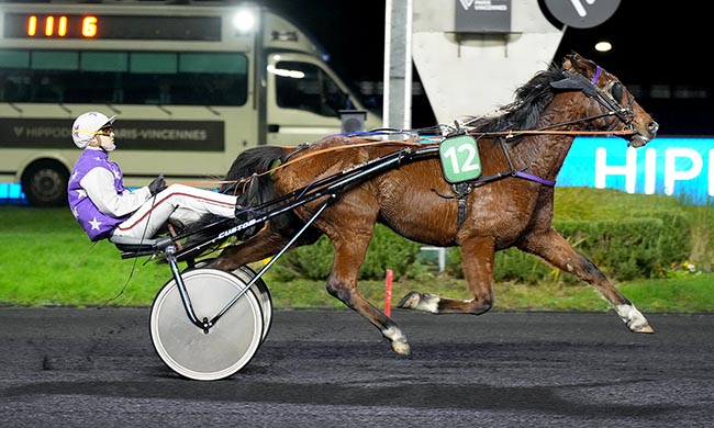 Photo d'arrivée de la course pmu PRIX DE BAZAS à PARIS-VINCENNES le Mardi 9 décembre 2025