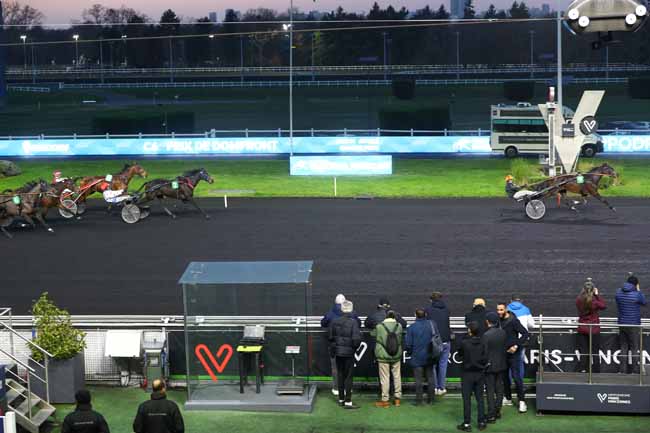 Photo d'arrivée de la course pmu PRIX DE DOMFRONT à PARIS-VINCENNES le Mercredi 10 décembre 2025