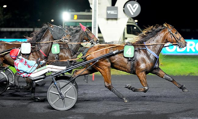 Photo d'arrivée de la course pmu PRIX DE COGOLIN à PARIS-VINCENNES le Jeudi 11 décembre 2025