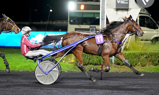 Photo d'arrivée de la course pmu PRIX DES ALISIERS à PARIS-VINCENNES le Jeudi 11 décembre 2025
