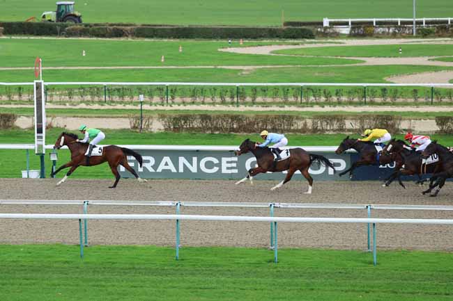 Photo d'arrivée de la course pmu PRIX VODKATO à DEAUVILLE le Vendredi 12 décembre 2025