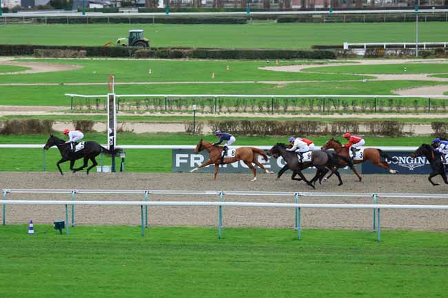 Photo d'arrivée de la course pmu PRIX DU BUSTE DE DESIRE LE HOC à DEAUVILLE le Vendredi 12 décembre 2025