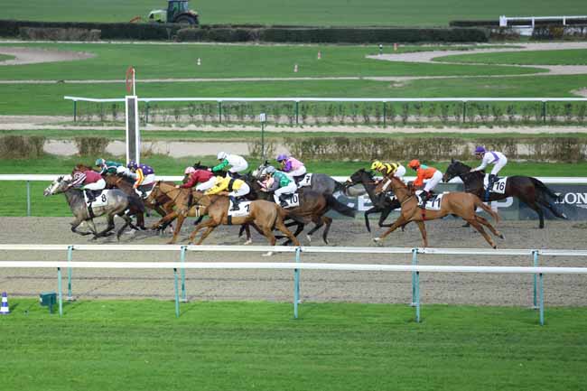 Photo d'arrivée de la course pmu PRIX D'OCCAGNES à DEAUVILLE le Vendredi 12 décembre 2025