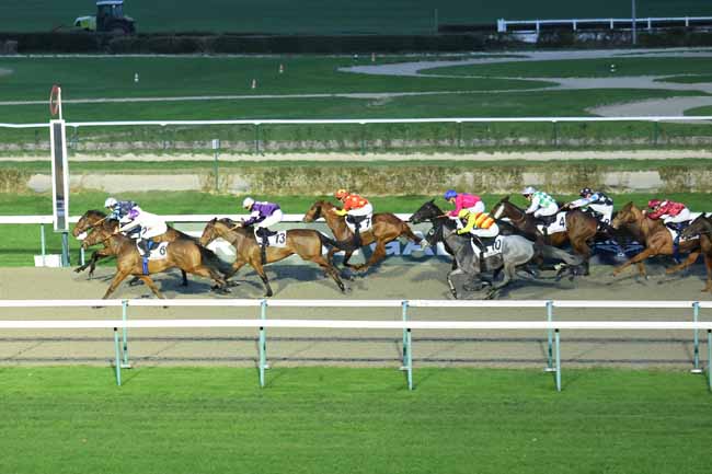 Photo d'arrivée de la course pmu PRIX DE COMMEAUX à DEAUVILLE le Vendredi 12 décembre 2025