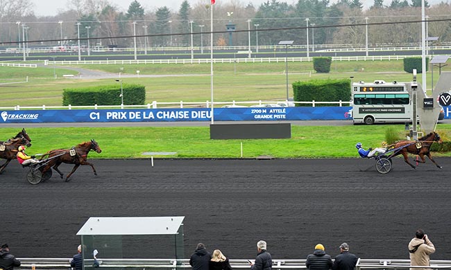 Photo d'arrivée de la course pmu PRIX DE LA CHAISE-DIEU à PARIS-VINCENNES le Samedi 13 décembre 2025