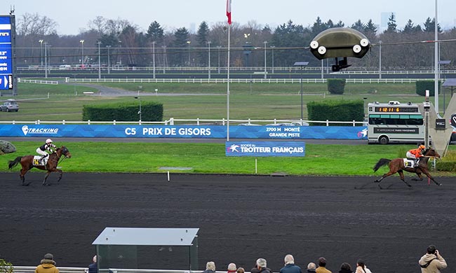Photo d'arrivée de la course pmu PRIX DE GISORS à PARIS-VINCENNES le Samedi 13 décembre 2025