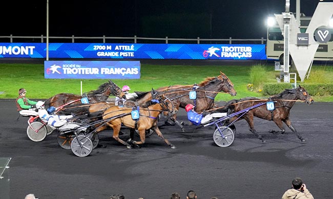 Photo d'arrivée de la course pmu PRIX DE CAUMONT à PARIS-VINCENNES le Samedi 13 décembre 2025