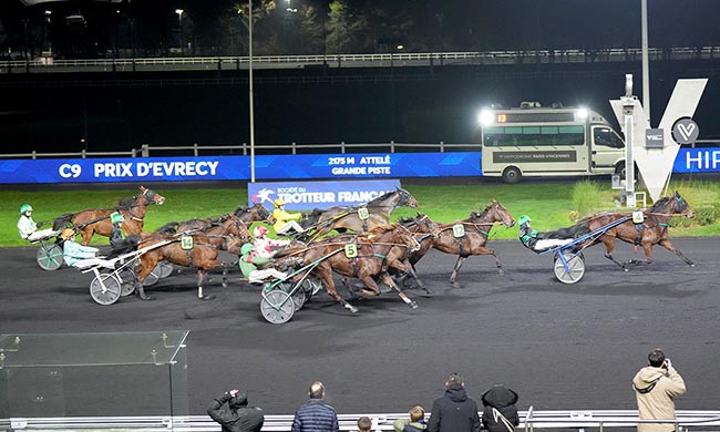 Photo d'arrivée de la course pmu PRIX D'EVRECY à PARIS-VINCENNES le Samedi 13 décembre 2025