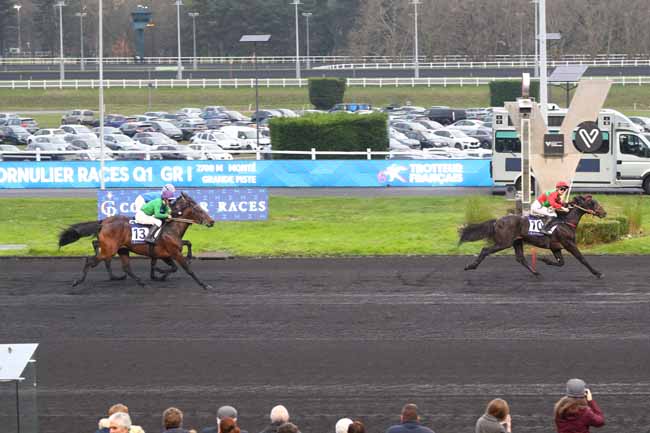 Photo d'arrivée de la course pmu PRIX JAG DE BELLOUET - CORNULIER RACES Q1 à PARIS-VINCENNES le Dimanche 14 décembre 2025