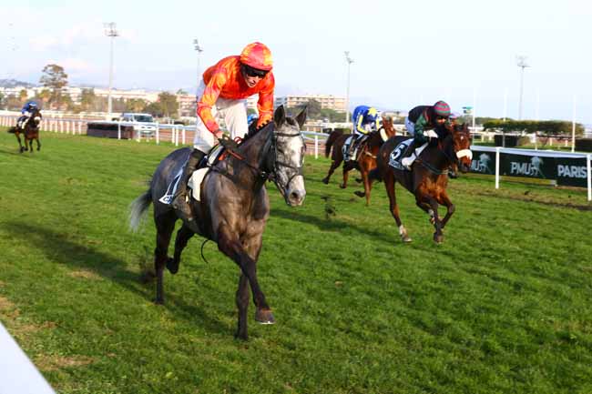 Photo d'arrivée de la course pmu PRIX AL CAPONE II à CAGNES-SUR-MER le Lundi 15 décembre 2025