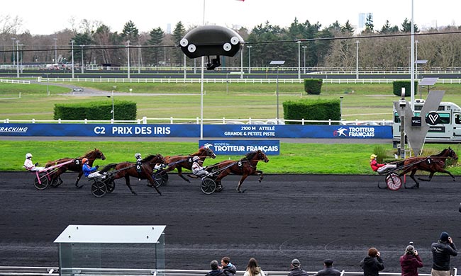 Photo d'arrivée de la course pmu PRIX DES IRIS à PARIS-VINCENNES le Mercredi 17 décembre 2025
