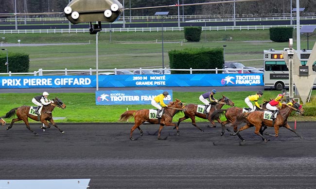 Photo d'arrivée de la course pmu PRIX PIERRE GIFFARD à PARIS-VINCENNES le Mercredi 17 décembre 2025
