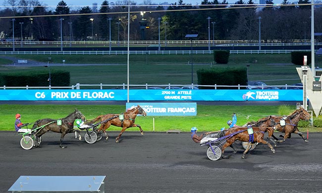 Photo d'arrivée de la course pmu PRIX DE FLORAC à PARIS-VINCENNES le Mercredi 17 décembre 2025