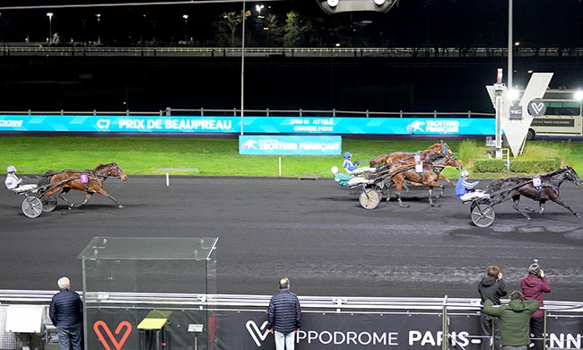 Photo d'arrivée de la course pmu PRIX DE BEAUPREAU à PARIS-VINCENNES le Mercredi 17 décembre 2025