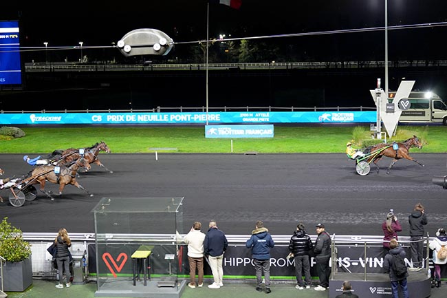 Photo d'arrivée de la course pmu PRIX DE NEUILLE PONT-PIERRE à PARIS-VINCENNES le Mercredi 17 décembre 2025