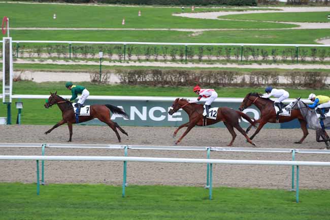 Photo d'arrivée de la course pmu PRIX DE PENNEPEDIE à DEAUVILLE le Jeudi 18 décembre 2025