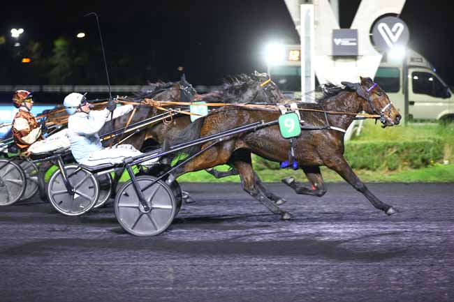 Photo d'arrivée de la course pmu PRIX DE JABLINES à PARIS-VINCENNES le Vendredi 19 décembre 2025