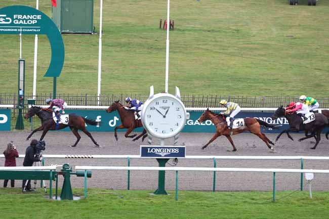 Photo d'arrivée de la course pmu PRIX HARRY GRIMSHAW à CHANTILLY le Vendredi 19 décembre 2025
