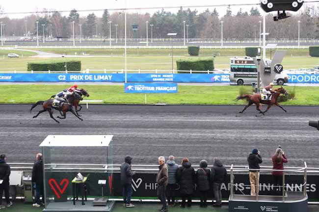 Photo d'arrivée de la course pmu PRIX DE LIMAY à PARIS-VINCENNES le Samedi 20 décembre 2025