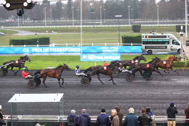 Photo d'arrivée de la course pmu PRIX DE PIERREFONDS à PARIS-VINCENNES le Samedi 20 décembre 2025