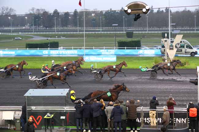Photo d'arrivée de la course pmu PRIX D'EVREUX à PARIS-VINCENNES le Samedi 20 décembre 2025
