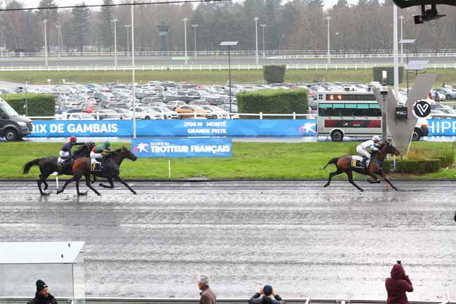 Photo d'arrivée de la course pmu PRIX DE GAMBAIS à PARIS-VINCENNES le Dimanche 21 décembre 2025