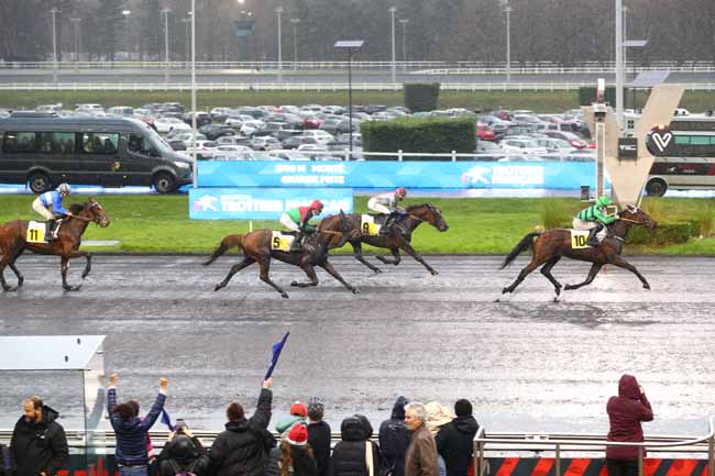 Photo d'arrivée de la course pmu PRIX DE LENS à PARIS-VINCENNES le Dimanche 21 décembre 2025