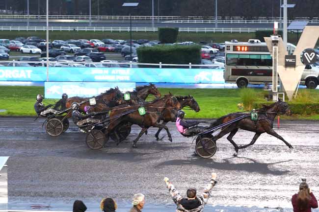 Photo d'arrivée de la course pmu PRIX DE MORGAT à PARIS-VINCENNES le Dimanche 21 décembre 2025