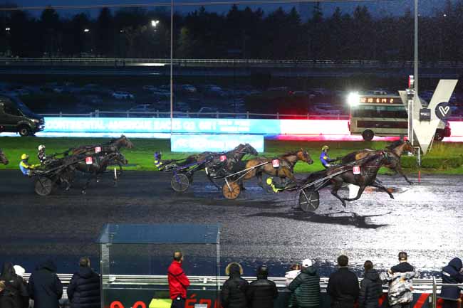 Photo d'arrivée de la course pmu CRITERIUM CONTINENTAL - AMERIQUE RACES Q3 à PARIS-VINCENNES le Dimanche 21 décembre 2025