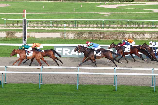 Photo d'arrivée de la course pmu PRIX DE BORNEL à DEAUVILLE le Lundi 22 décembre 2025