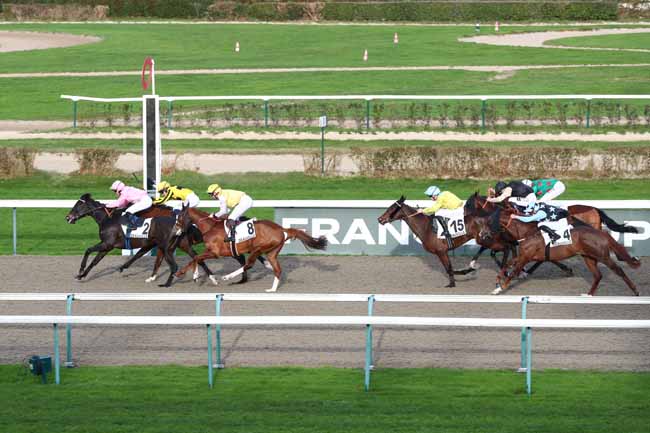 Photo d'arrivée de la course pmu PRIX DE CUIGNY à DEAUVILLE le Lundi 22 décembre 2025
