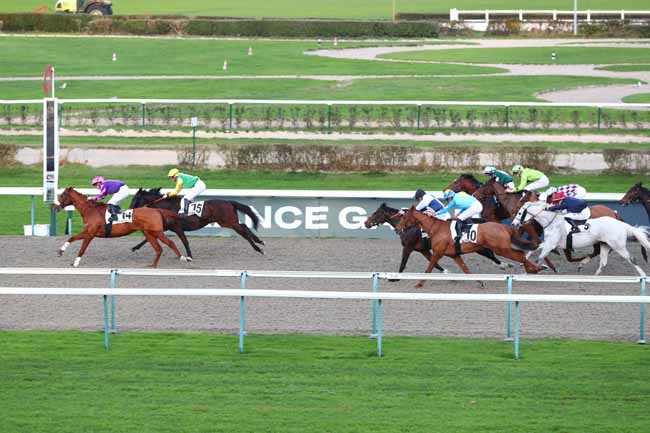 Photo d'arrivée de la course pmu PRIX DE LA MAISON DU POT DE CUIVRE à DEAUVILLE le Lundi 22 décembre 2025
