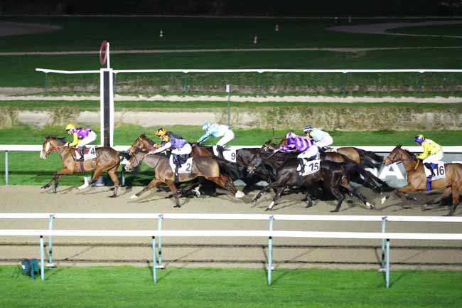 Photo d'arrivée de la course pmu PRIX DE LA MAISON DE LA TRUIE QUI FILE à DEAUVILLE le Lundi 22 décembre 2025