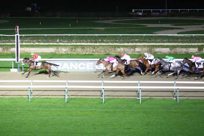 Photo d'arrivée de la course pmu PRIX DE LA STATUE DE L'ARCHANGE à DEAUVILLE le Lundi 22 décembre 2025