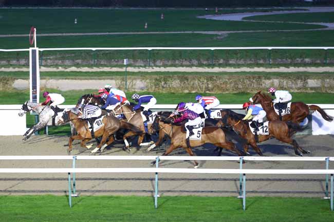 Photo d'arrivée de la course pmu PRIX DU PONT JAPONAIS à DEAUVILLE le Mardi 23 décembre 2025