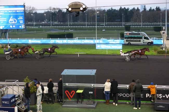 Photo d'arrivée de la course pmu PRIX DE CHATEAU-CHINON à PARIS-VINCENNES le Jeudi 25 décembre 2025