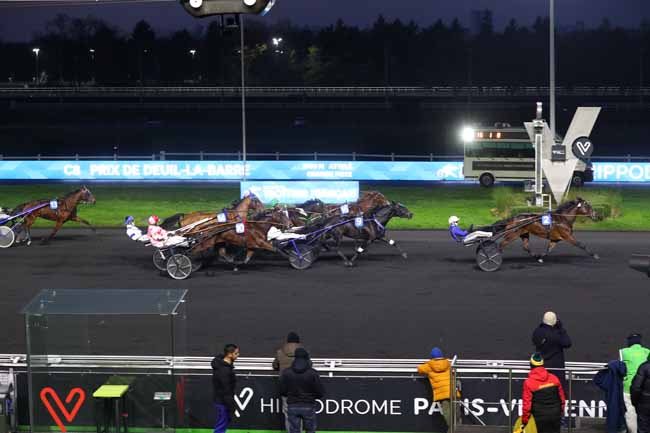 Photo d'arrivée de la course pmu PRIX DE DEUIL-LA-BARRE à PARIS-VINCENNES le Jeudi 25 décembre 2025