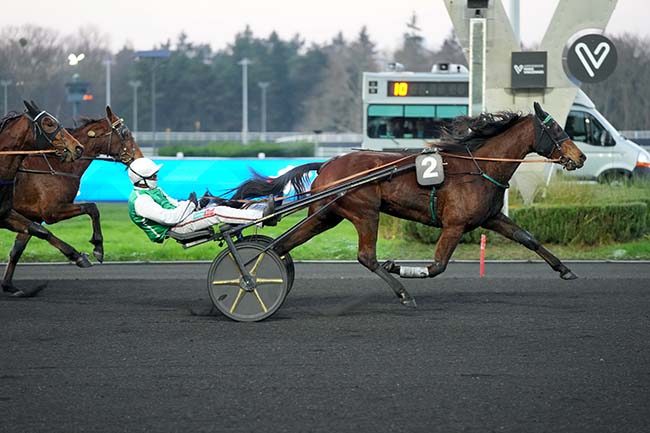 Photo d'arrivée de la course pmu PRIX DE FOUGERES à PARIS-VINCENNES le Vendredi 26 décembre 2025