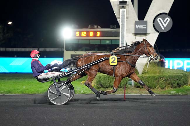 Photo d'arrivée de la course pmu PRIX DE PARAY-LE-MONIAL à PARIS-VINCENNES le Vendredi 26 décembre 2025