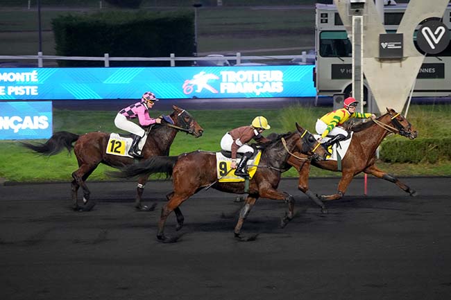 Photo d'arrivée de la course pmu PRIX YVONNICK BODIN à PARIS-VINCENNES le Samedi 27 décembre 2025