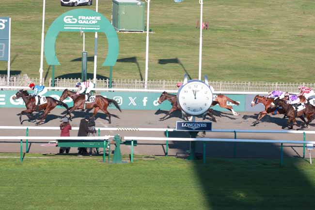 Photo d'arrivée de la course pmu PRIX DE LA PISTE SEA BIRD à CHANTILLY le Samedi 27 décembre 2025
