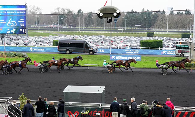 Photo d'arrivée de la course pmu PRIX DE MEULAN à PARIS-VINCENNES le Dimanche 28 décembre 2025