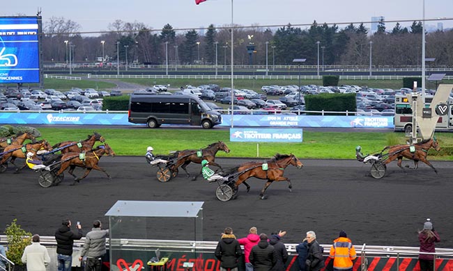 Photo d'arrivée de la course pmu PRIX DE TOURNON à PARIS-VINCENNES le Dimanche 28 décembre 2025