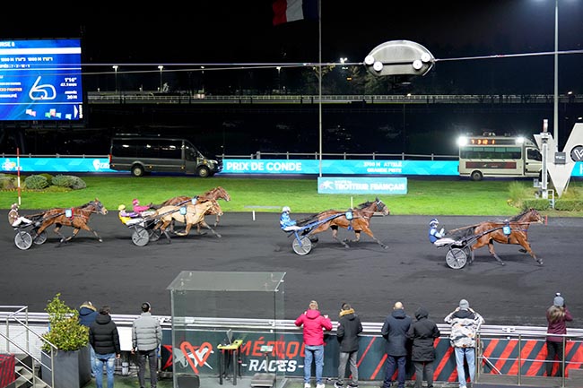Photo d'arrivée de la course pmu PRIX DE CONDE à PARIS-VINCENNES le Dimanche 28 décembre 2025